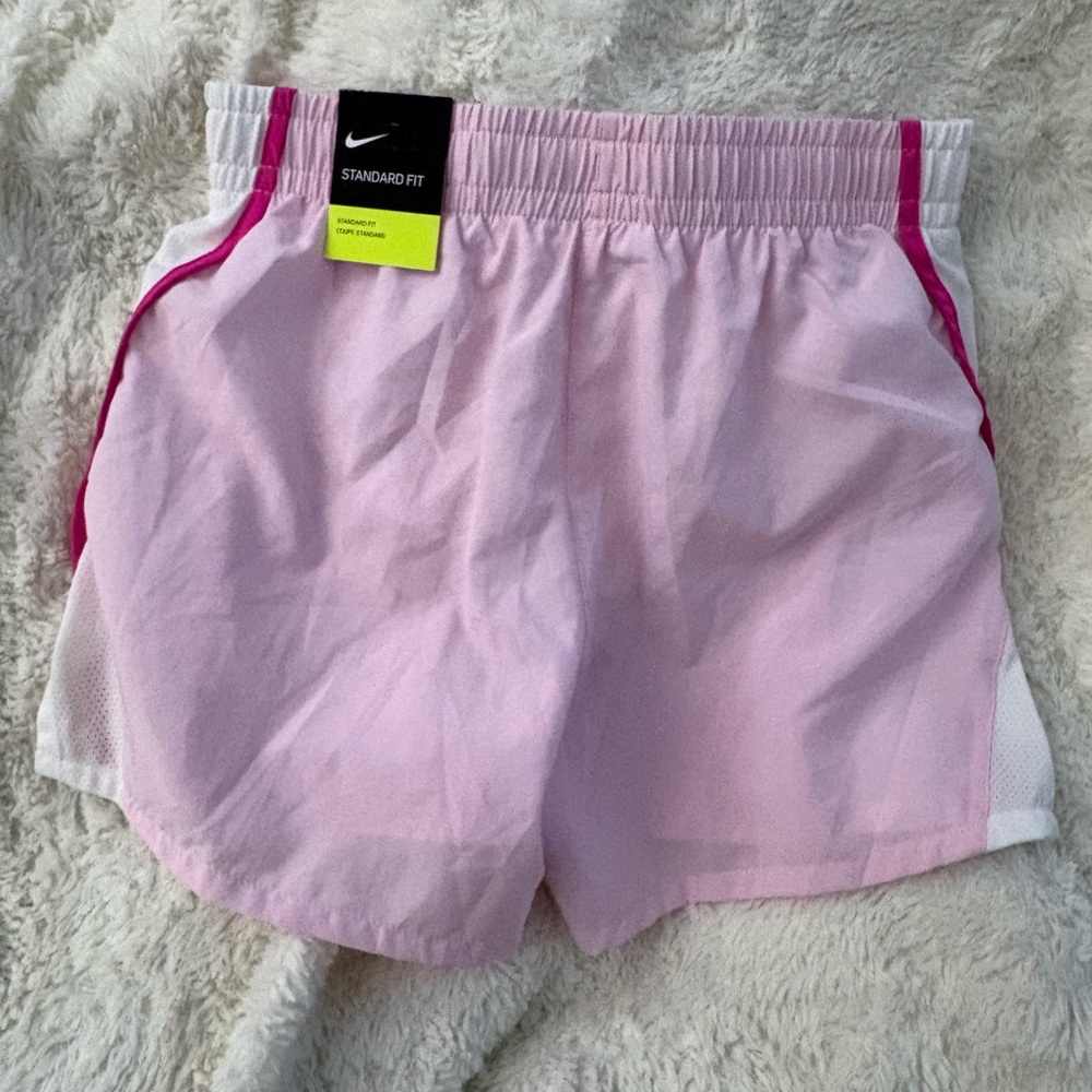 Nike girls 10/12 Light Pink Athletic Shorts New - Picture 2 of 3